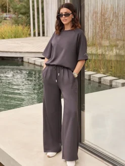 Friends Like These Studio Relaxed T-Shirt Taupe Hot