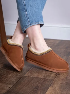 Lakeland Leather Brown Ladies Sheepskin Embroidered Clog Slippers Hot