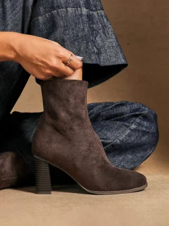 Linzi Approach Round Toe Block Heeled Ankle Boots Brown Best