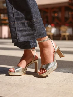 Linzi Diva Platform Block Heels Gold Discount