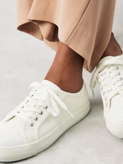 Next Canvas Baseball Trainers White Hot